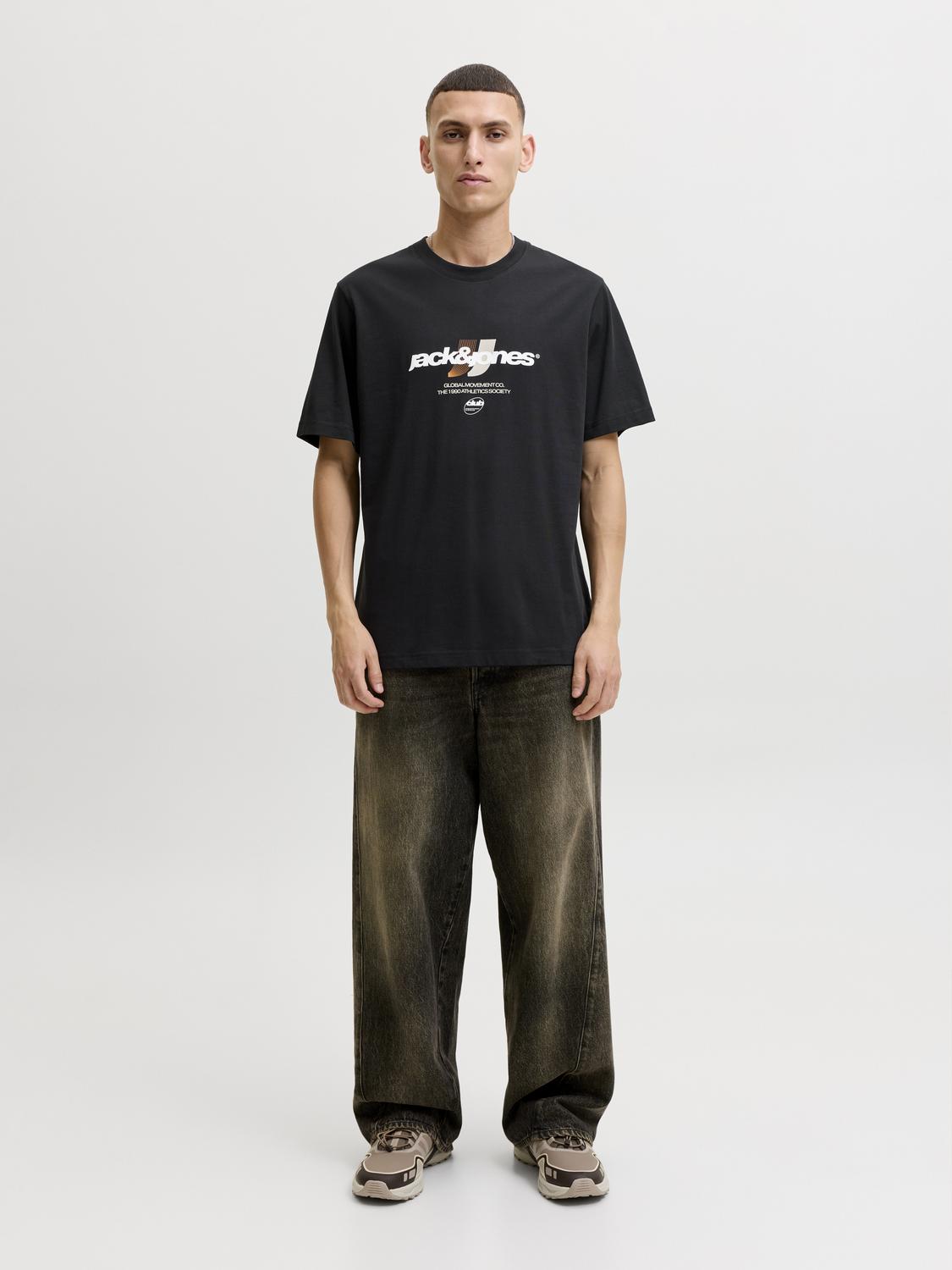 model_shot-front_full